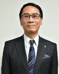 副学長・全学教育推進機構長　高　龍秀