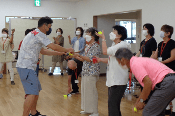 高齢者の方々への転倒予防指導