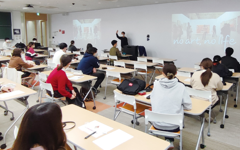 書を持って街へ「ぶんたす」を展開中。