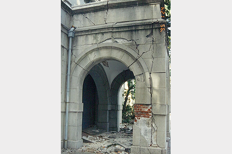 震災時の大学キャンパス
