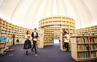 地球型ドームはなんと図書室