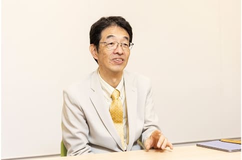 秋宗 秀俊 教授（理工学部/宇宙理学・量子物理工学科）